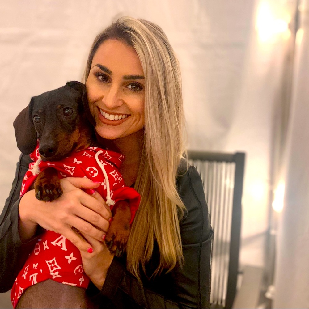 Meet your Posher, Micaela. I am 5’3 for everyone asking on separate listings :)